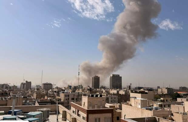 США и Израиль нанесли совместный удар по Ирану: в Тегеране взрывы