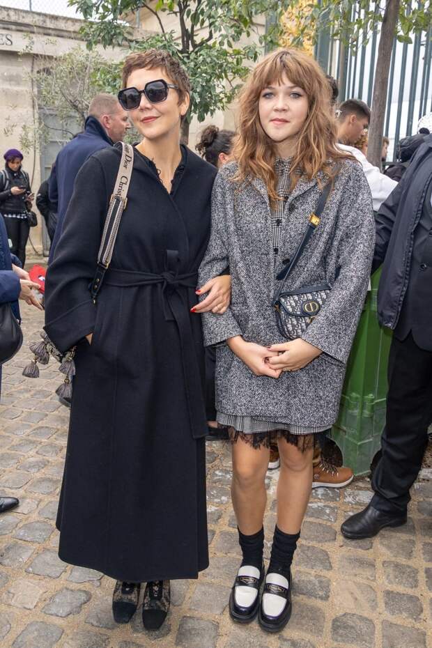 Неделя моды в Париже: Розамунд Пайк, Изабель Аджани и Натали Портман
