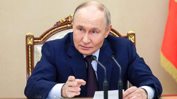 Сделки с недвижимостью, микрозаймы, кресты на гербе РФ. Какие законы подписал Путин