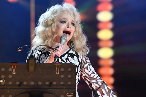 Адвокат Долиной опровергла информацию о том, что певица покинула спорную квартиру