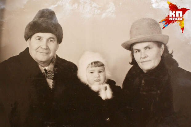 1973 год: Кочуровы с внучкой Фото: Александр ГЛУЗ