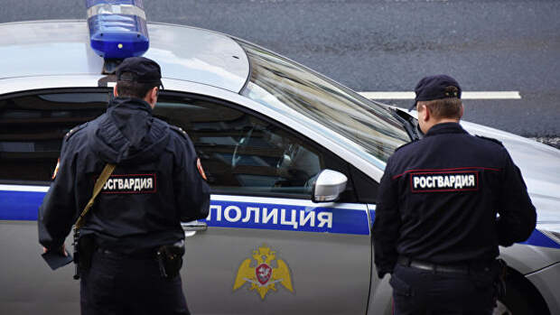 Сотрудники полиции