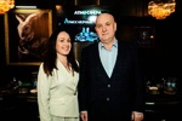 Тренер по этикету Евгения Скиба и главный редактор 