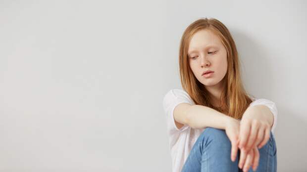 Внутри — шторм, снаружи — стена: как распознать селфхарм и не пройти мимо?