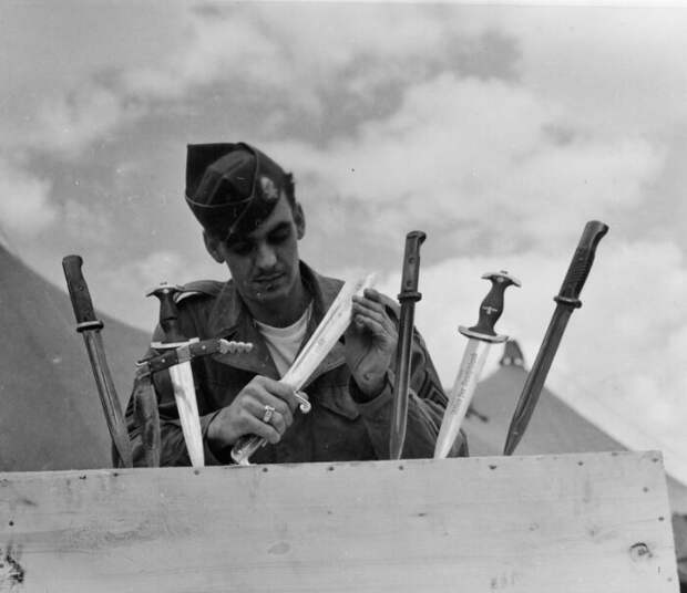 В Первую Мировую войну солдаты проявили инициативу запрета относительно штык-ножей, имеющих на обухе пилу / Фото: yandex.ru  В Первую Мировую войну солдаты проявили инициативу запрета относительно штык-ножей, имеющих на обухе пилу / Фото: yandex.ru