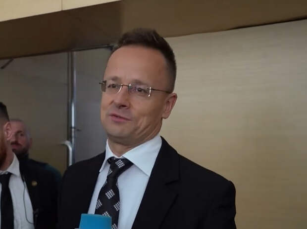 Сийярто срочно прилетел в Москву договариваться о поставках нефти и газа