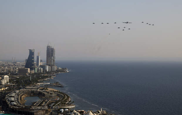 Обломки ракеты упали около военной базой США в Саудовской Аравии