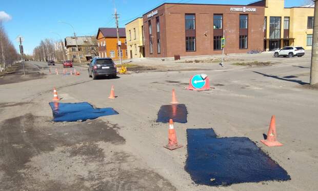 В Архангельске проводят ямочный ремонт дорог