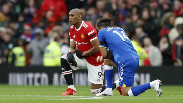 «Манчестер Юнайтед» сыграл вничью с «Эвертоном» в матче АПЛ