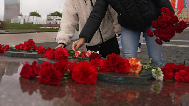 Россияне смогут возложить цветы к мемориалам онлайн