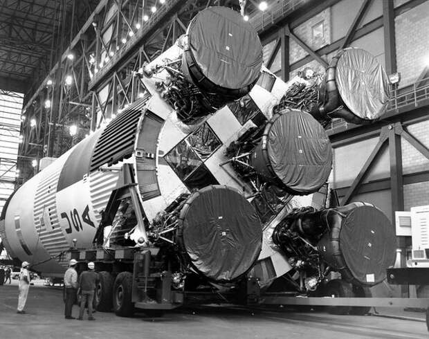 Подготовка к запуску "Аполлон-11" / NASA