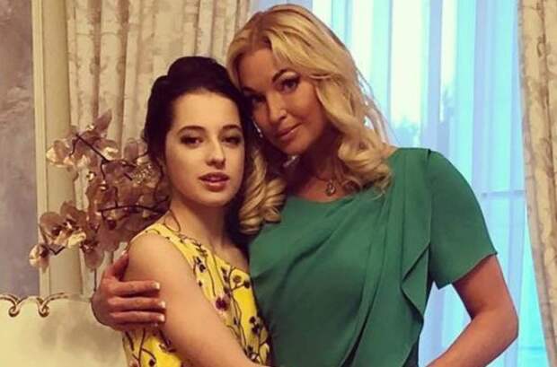 Анастасия Волочкова с дочерью