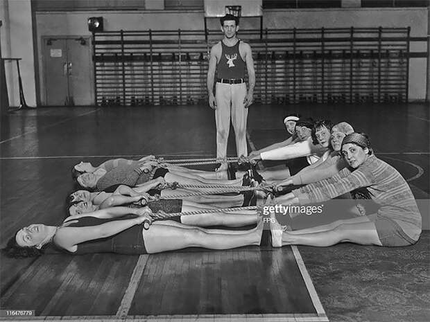 13. Тренировка в спортивном центре Philadelphia Elks, 1930 год винтаж, интересно, исторические кадры, исторические фото, история, ретро фото, старые фото, фото