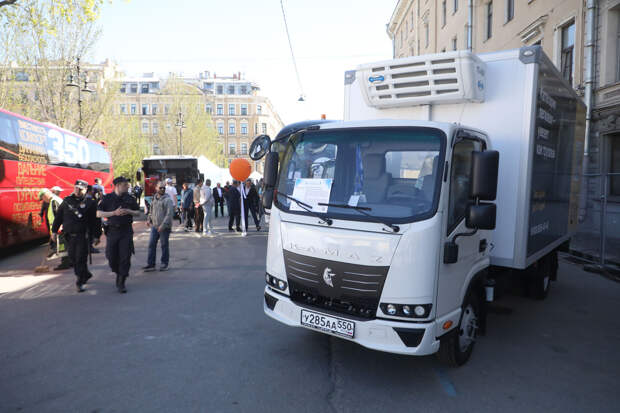 В Петербурге появилась первая на Северо-Западе мобильная моющая станция мусорных контейнеров