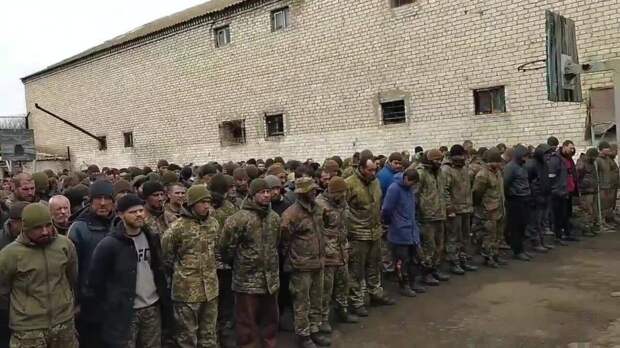 Получаемое украинскими насильственно мобилизованными оружие переходит к России после того, как немотивированные «бойцы» сдаются...