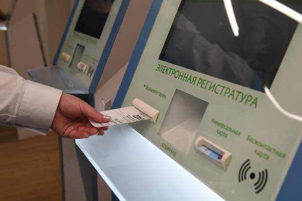 Жители Екатеринбурга пожаловались на очереди в поликлиниках и невозможность дозвониться