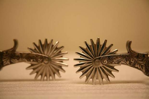 «Чьи шпоры весело звенели…» Из истории кавалерийских шпор