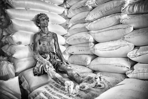 Лица в работах победителей конкурса Siena International Photo Awards 2018