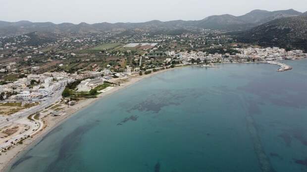 Греция вводит запрет на шезлонги и зонты на 251 пляже, следя за отдыхающими с помощью дронов и ИИ