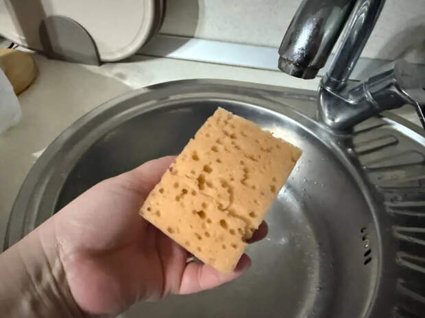 Сложил в несколько раз, завязал — и моющее средство расходуется вдвое меньше