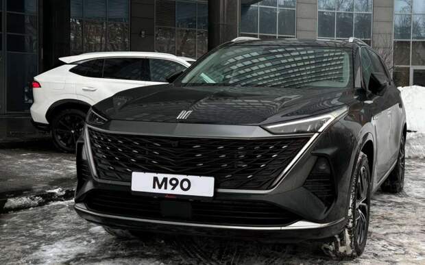 За рулем Москвича М90: раскрыты подробности о 7-местном флагмане