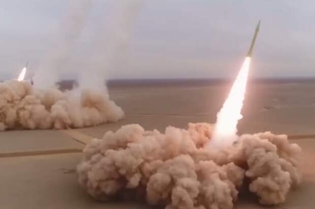 «Поднять белый флаг »: в США запаниковали после убойного ответа Ирана