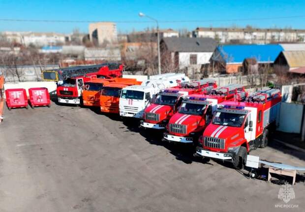 Пожарно-спасательные подразделения МЧС России в Запорожской области получили 15 единиц новой техники