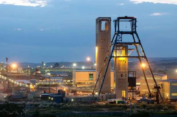 Western Deep Levels Mine («Западная шахта глубокого залегания») – еще одна шахта в ЮАР, глубина которой равна 3900 м.
