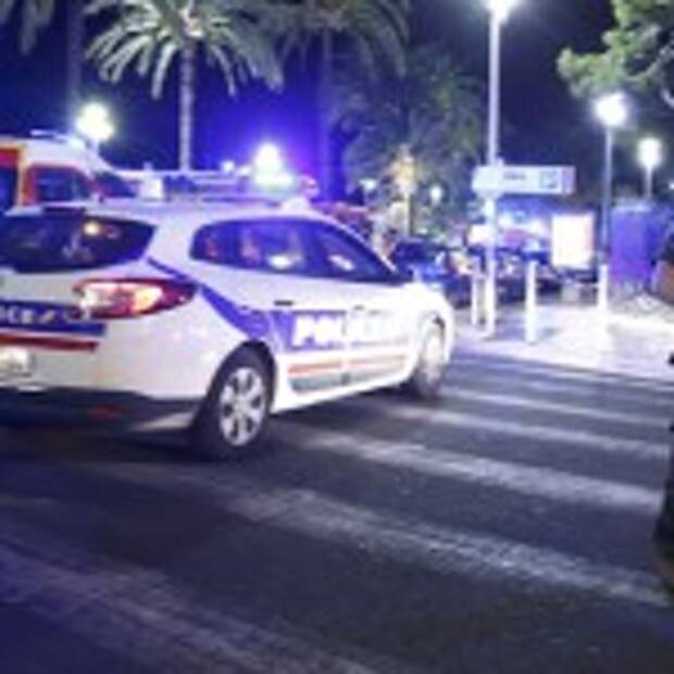 French soldiers and police secure the area after at least 30 people were killed in Nice, France, when a truck ran into a crowd celebrating the Bastille Day national holiday July 14, 2016. REUTERS/Eric Gaillard
