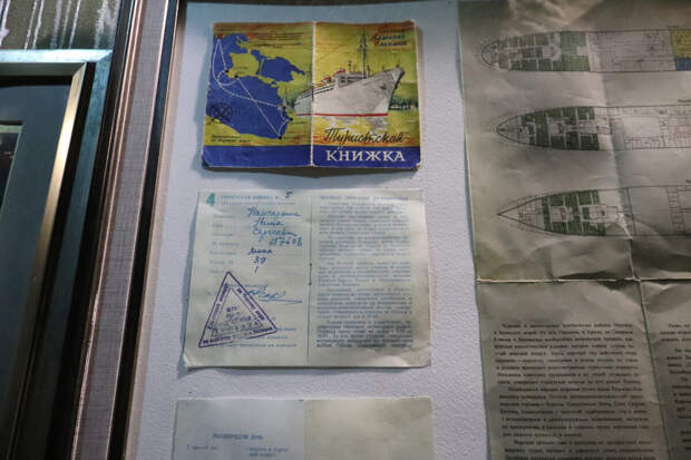 Посмотрели крымский храм-маяк в Малореченском. Красиво, но, конечно, новодел