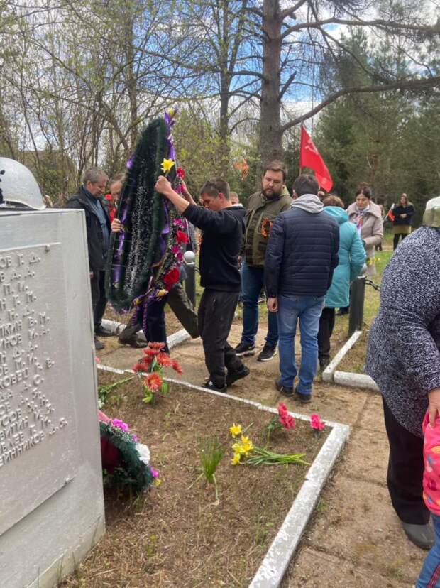 В Нелидовском городском округе члены дома культуры посетили братские захоронения