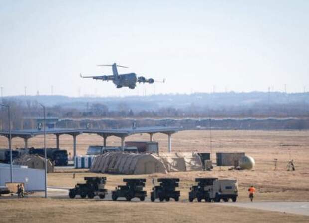 «Готовятся ударить»: загадочное оживление авиации НАТО в польском Жешуве