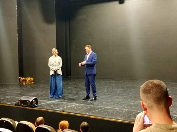 Директор парка «Яуза» Сапронов провел встречу с учениками театра «Тодес», которые репетируют в парке