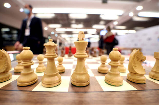 Больше ста шахматистов, среди которых топовые спортсмены, были вынуждены уехать из России, поскольку никакой альтернативы Федерация шахмат им не предложила.