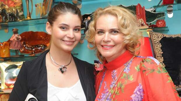Алёна Яковлева с дочерью Марией Козаковой