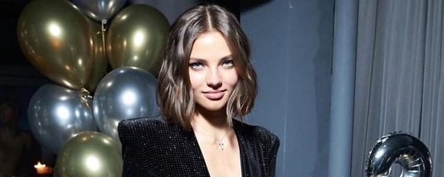 Алеся Кафельникова пришла на вечеринку на последнем месяце беременности