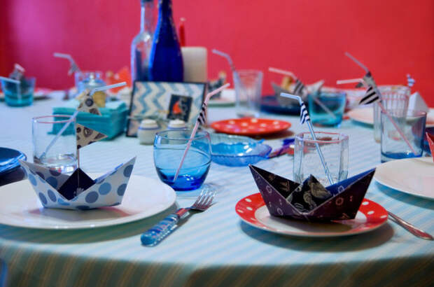 Обед в морском стиле – как будто вся семья на курорте. /Фото: avatars.mds.yandex.net