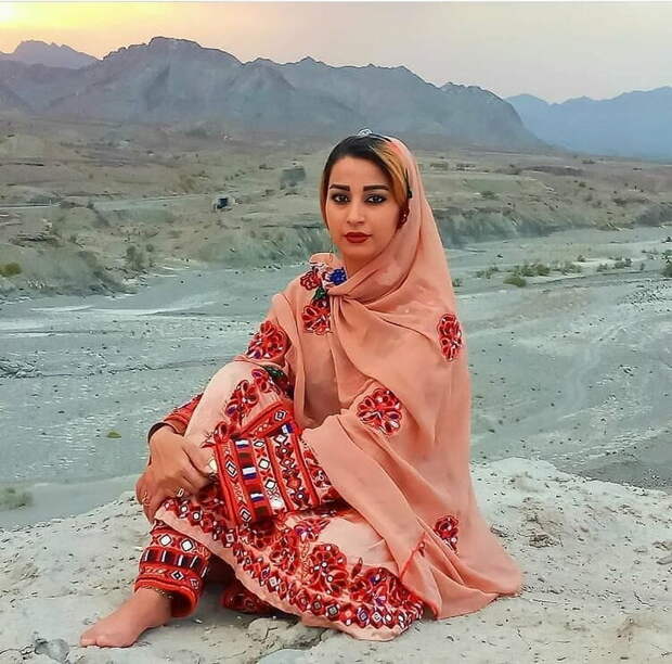 Женщина народа белуджей. Сейчас, древняя область Туран является частью пакистанского Белуджистана.