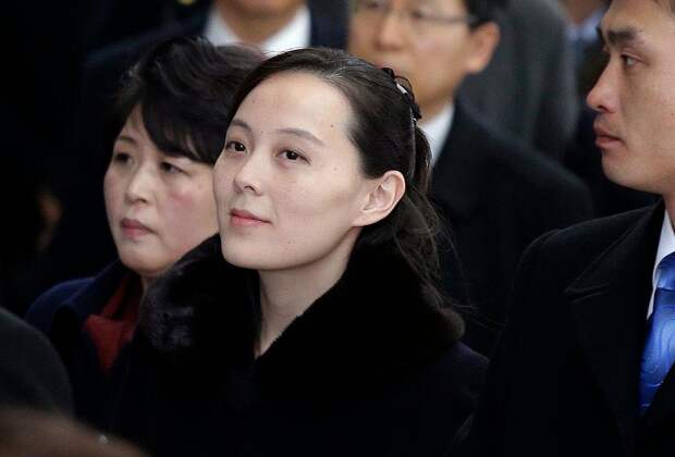 Младшая сестра, правая рука Ким Чен Ына и самая влиятельная женщина Северной Кореи: кто такая Ким Е Чжон