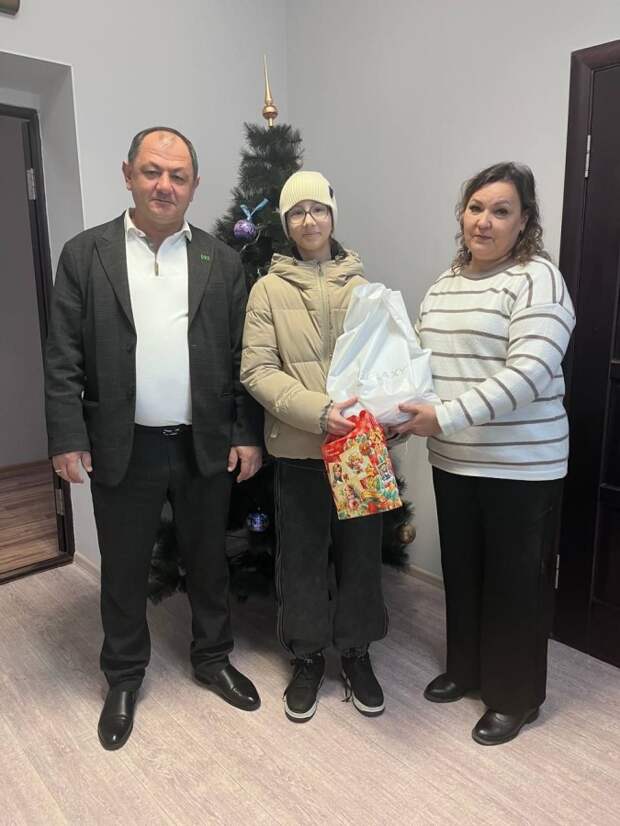 В Теучежском районе поздравили с Новым годом семьи участников СВО