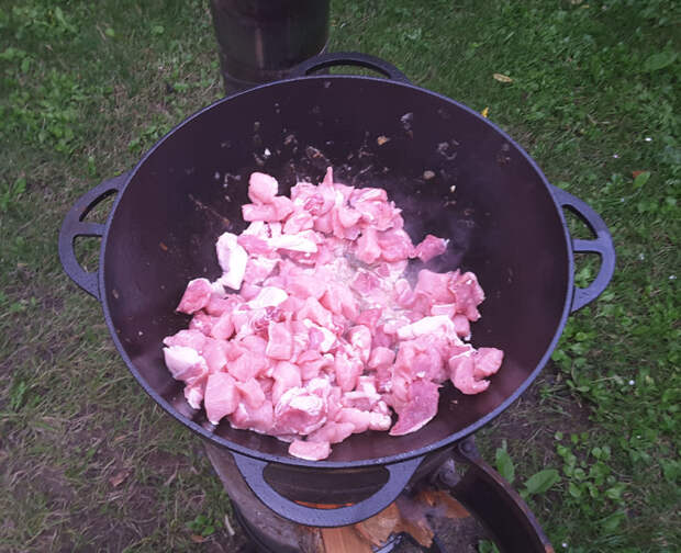 Тушеная картошка с грибами и мясом в казане Тушеная картошка с грибами и мясом в казане