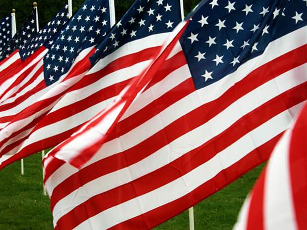 В США на три дня приспустят флаги в память о жертвах стрельбы в школе в Техасе