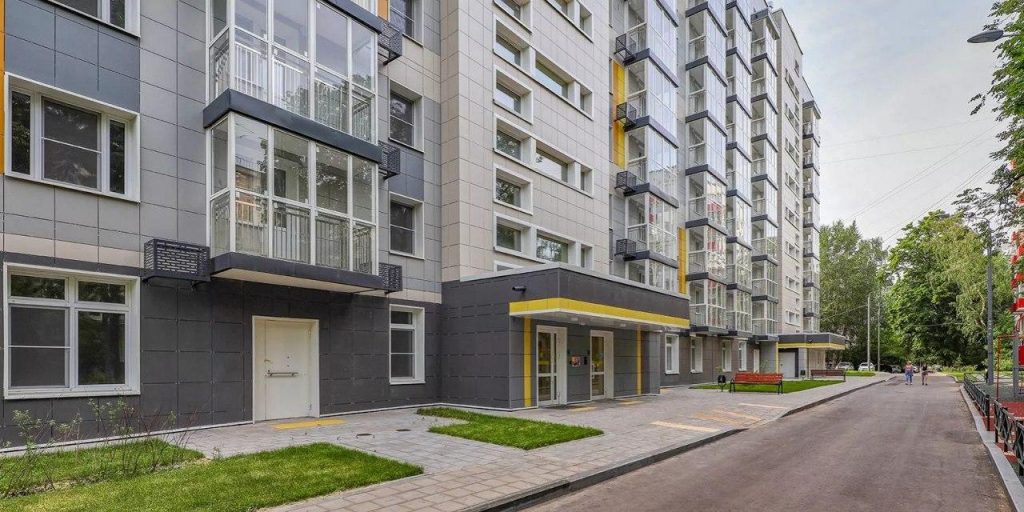 Собянин осмотрел возведенный в рамках реновации дом в Лосиноостровском