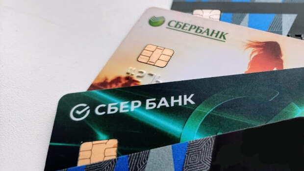 ЦБ: Россияне все реже пользуются картами для оплаты