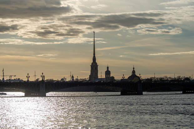 Главное за день в Петербурге 16 сентября: автомобили для ветеранов СВО и самая теплая первая половина сентября в истории