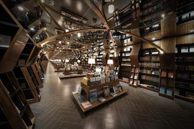 Интерьер книжного магазина в Шанхае