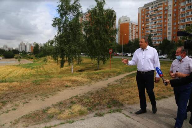 Петр Толстой: Благоустройство сделает пруды-регуляторы в Марьине приятным местом для отдыха. Автор фото: Александр Чикин