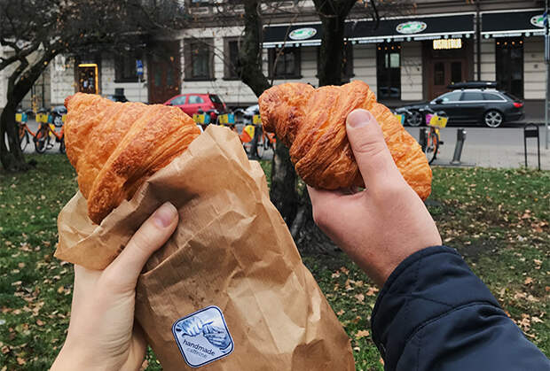 Местные поговаривали, что Литва славится вкусным, свежеиспеченным хлебом. Круассаны по вкусу оказались на 70 процентов из маргарина
