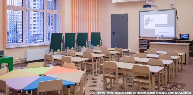 Анастасия Ракова поздравила учеников, родителей и учителей с Днём знаний! Фото: Е.Самарин, mos.ru