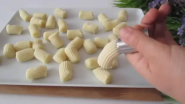 «Медовые огурчики» — молниеносный десерт, для которого даже не надо включать духовку. Идеально к чаю